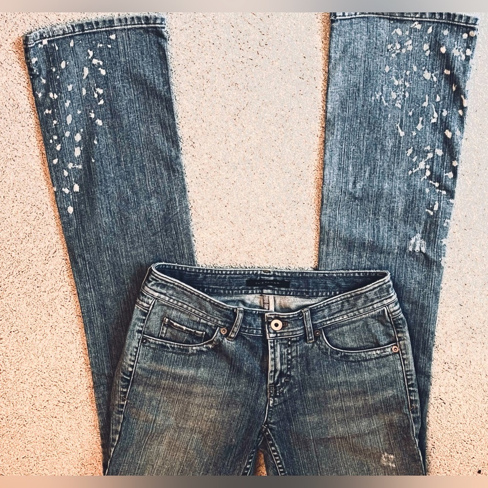 Bootcut Elie Tahari jeans 7”rise,33”inseam 36”hips 2back pockets scattered dots